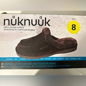 Nuknuuk Sheepskin/Leather
Men's Slippers Size 8